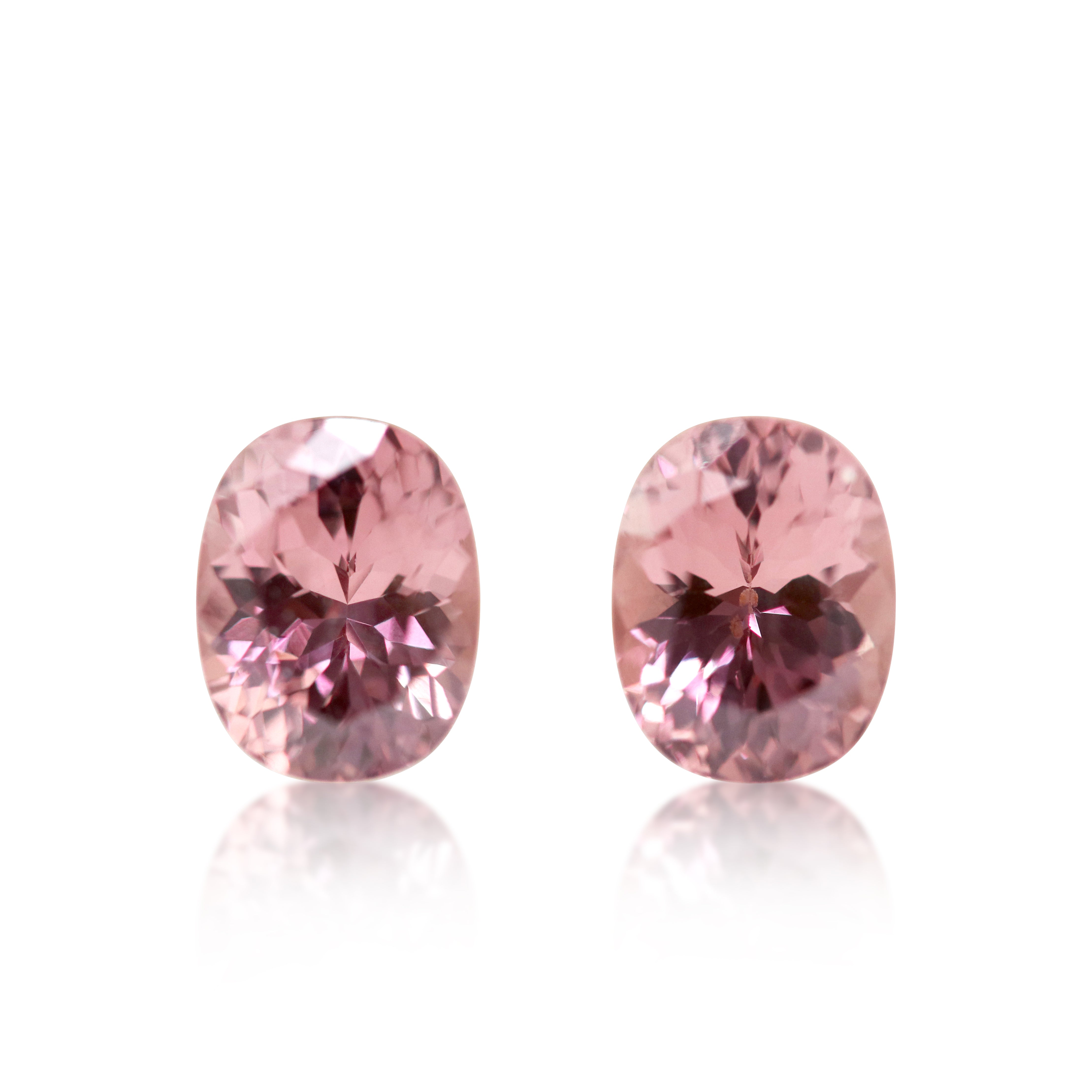 2 = 6.98 ct Malaia Garnet Oval Cut