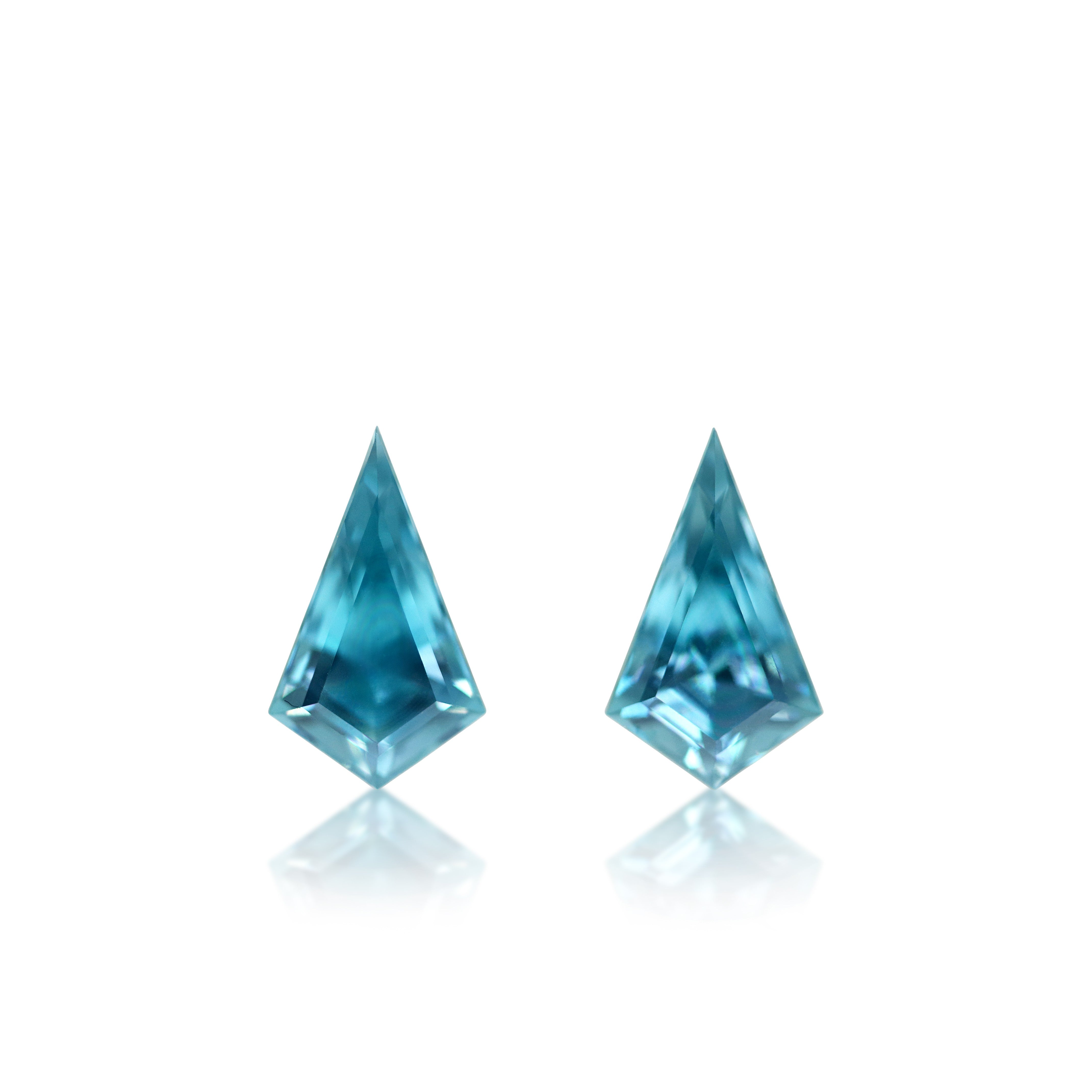 2 = 3.02 ct Blue Zircon Kite
